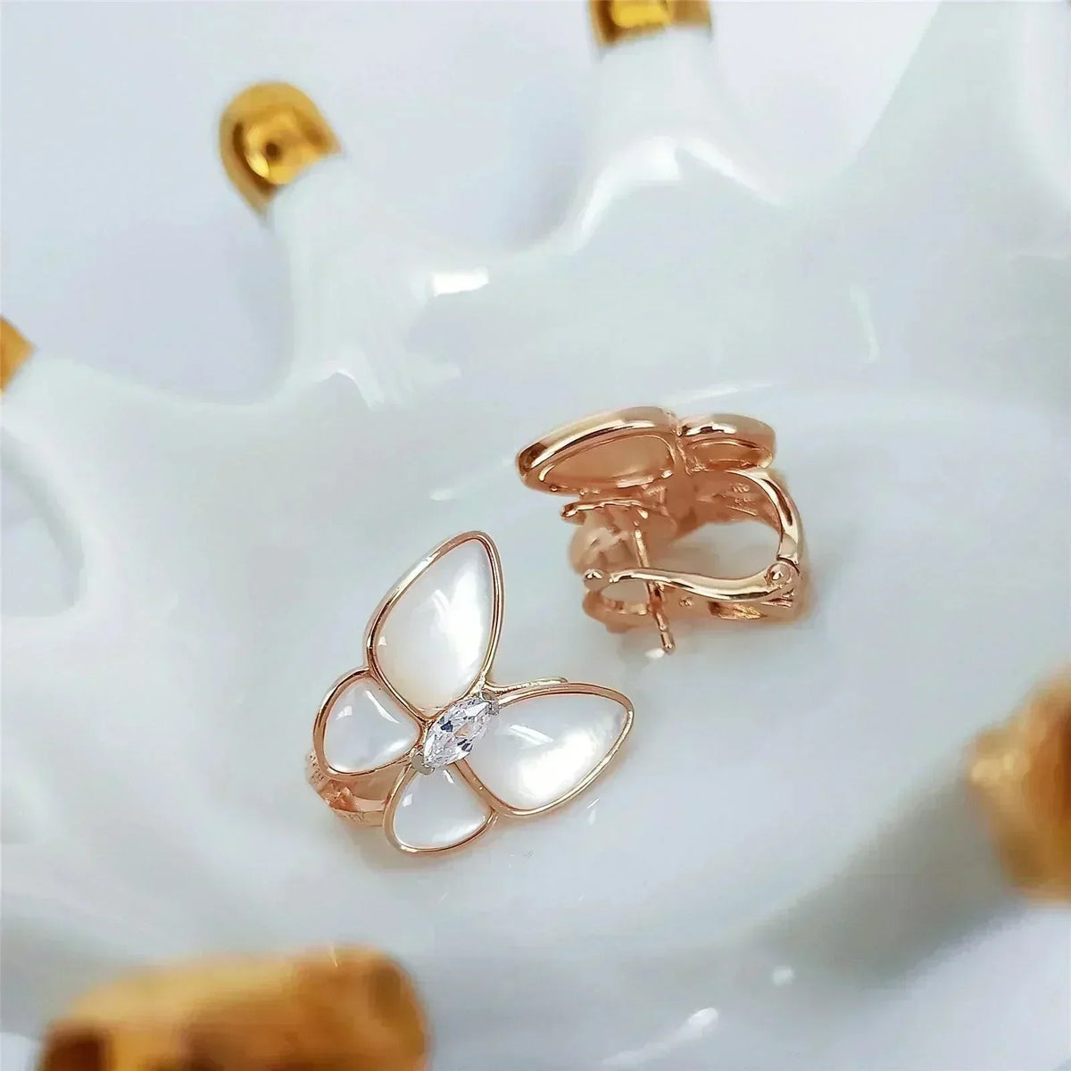 [Glow Muse]BOUCLES D'OREILLES MOP PAPILLON DIAMANT