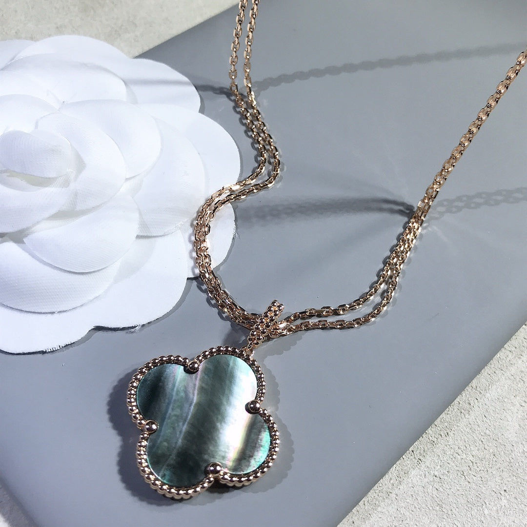 [Glow Muse] COLLIER GRAND TRÈFLE 25 MM EN OR ET NACRE FONCÉE