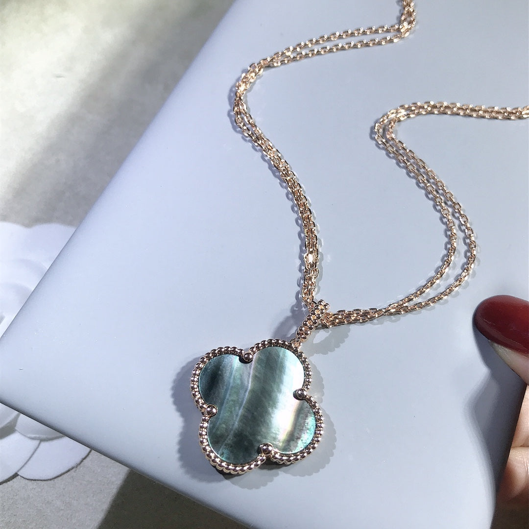 [Glow Muse] COLLIER GRAND TRÈFLE 25 MM EN OR ET NACRE FONCÉE