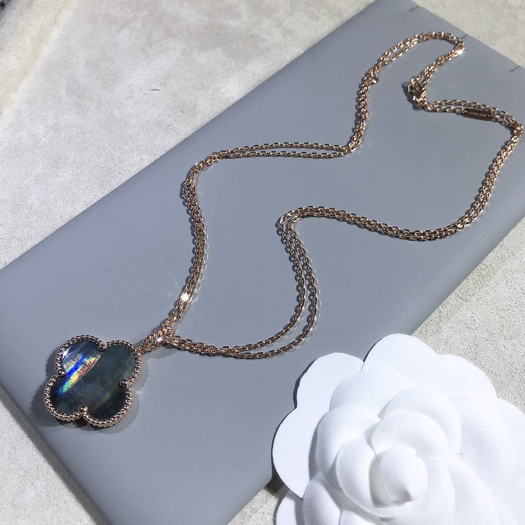 [Glow Muse] COLLIER GRAND TRÈFLE 25 MM EN OR ET NACRE FONCÉE