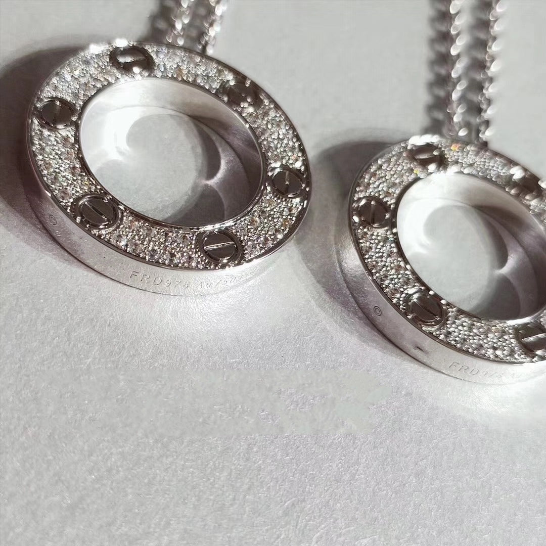 {
  "Glow Muse": "Glow Muse",
  "LOVE NECKLACE ADJUSTABLE SILVER": "COLLIER LOVE RÉGLABLE ARGENT"
}