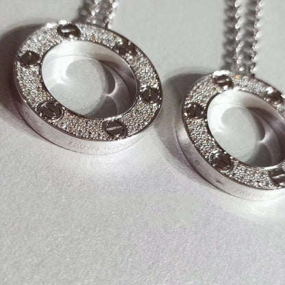 {
  "Glow Muse": "Glow Muse",
  "LOVE NECKLACE ADJUSTABLE SILVER": "COLLIER LOVE RÉGLABLE ARGENT"
}