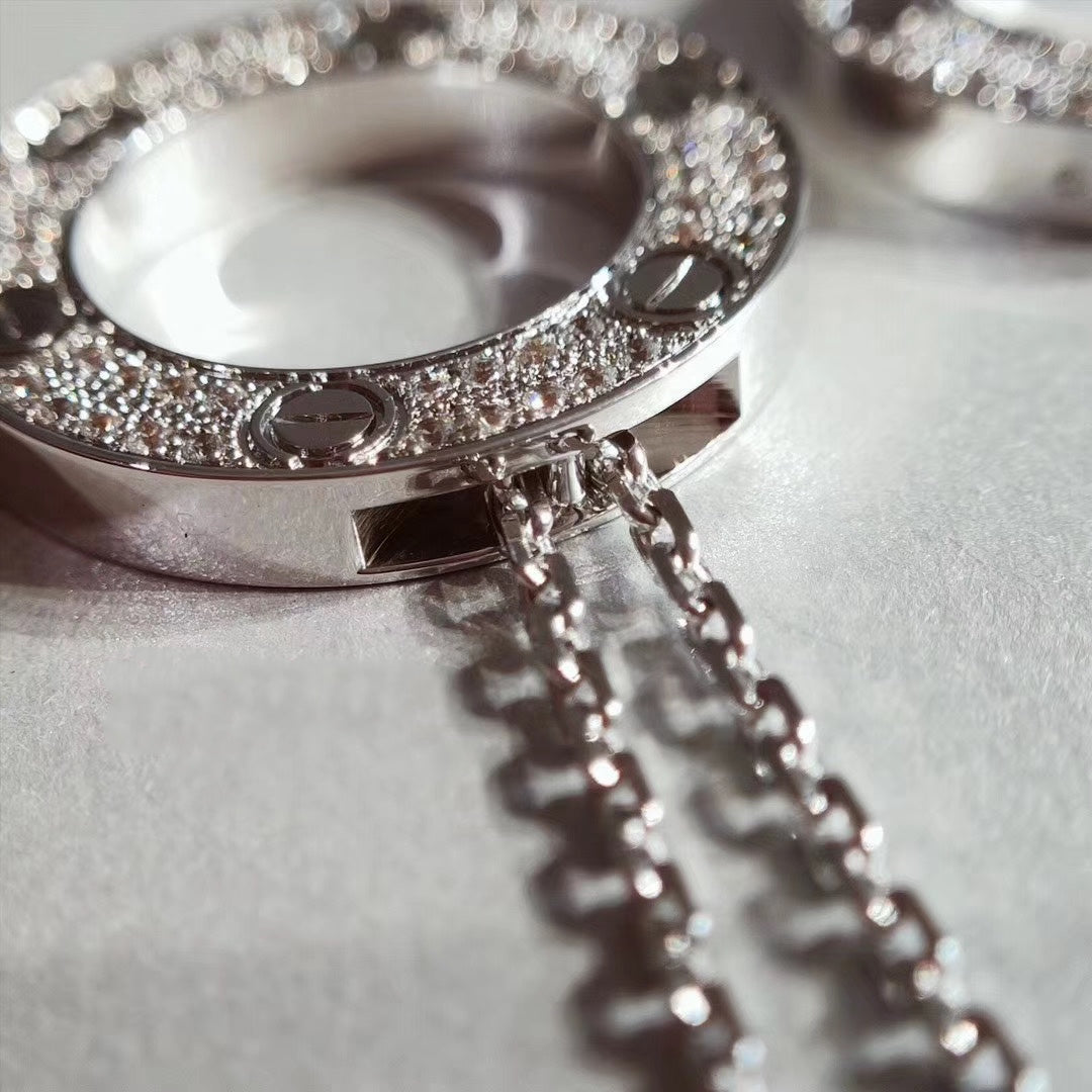 {
  "Glow Muse": "Glow Muse",
  "LOVE NECKLACE ADJUSTABLE SILVER": "COLLIER LOVE RÉGLABLE ARGENT"
}