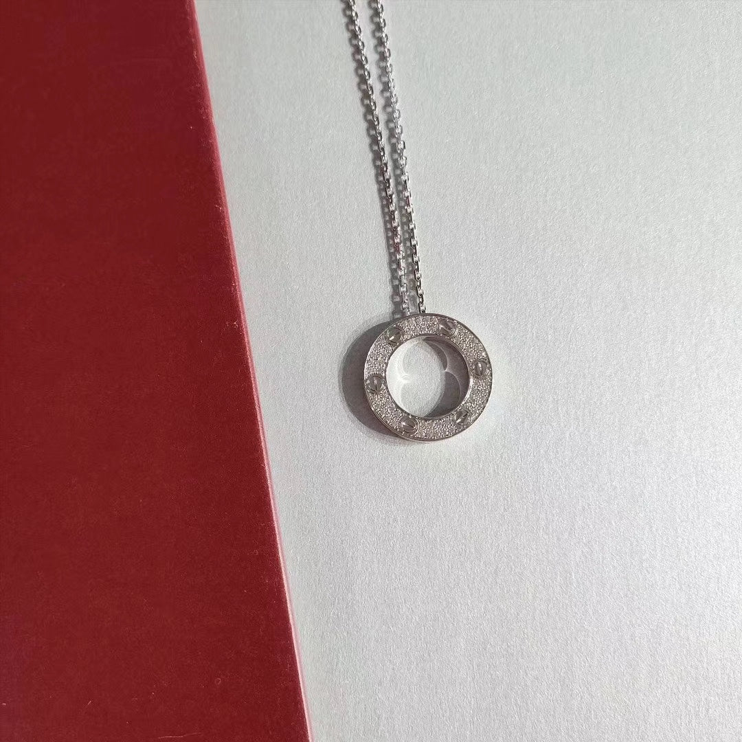 {
  "Glow Muse": "Glow Muse",
  "LOVE NECKLACE ADJUSTABLE SILVER": "COLLIER LOVE RÉGLABLE ARGENT"
}