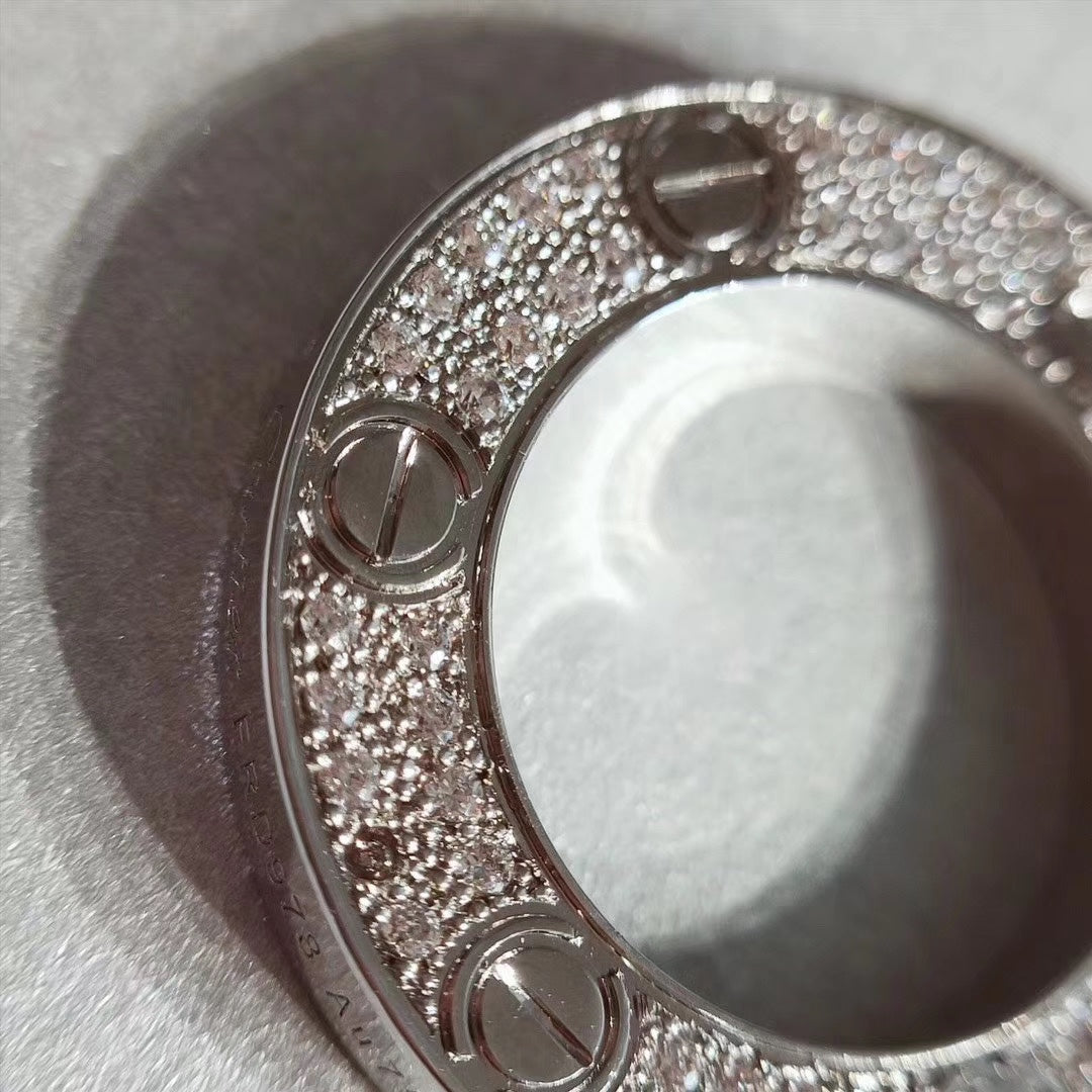 {
  "Glow Muse": "Glow Muse",
  "LOVE NECKLACE ADJUSTABLE SILVER": "COLLIER LOVE RÉGLABLE ARGENT"
}