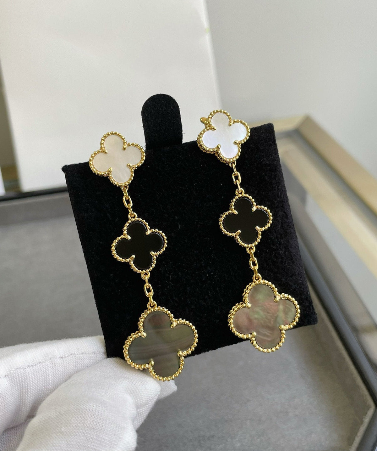 [Glow Muse] BOUCLES D'OREILLES CLOVER 3 MOTIFS NACRE ONYX NACRE FONCÉE OR ROSE