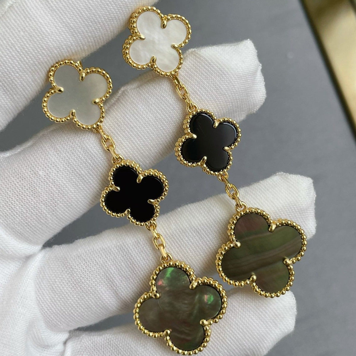 [Glow Muse] BOUCLES D'OREILLES CLOVER 3 MOTIFS NACRE ONYX NACRE FONCÉE OR ROSE