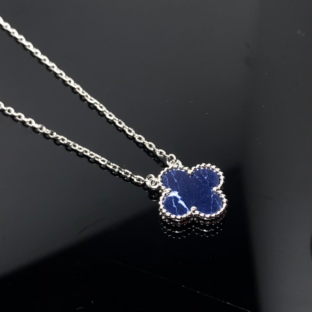 [Glow Muse]LONG COLLIER TRÈFLE EN PIETERSITE ET ARGENT