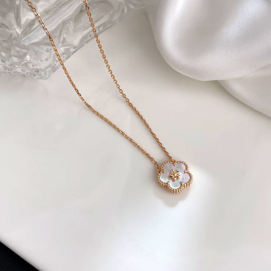 [Glow Muse]COLLIER FLEUR DE PRUNIER NACRE BLANCHE LUCKY