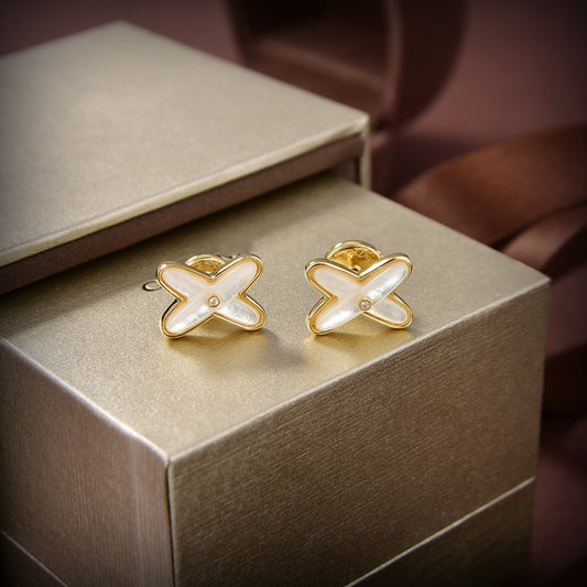 [Glow Muse]BOUCLES D'OREILLES EN OR ET NACRE BLANCHE JEUX DE LIENS