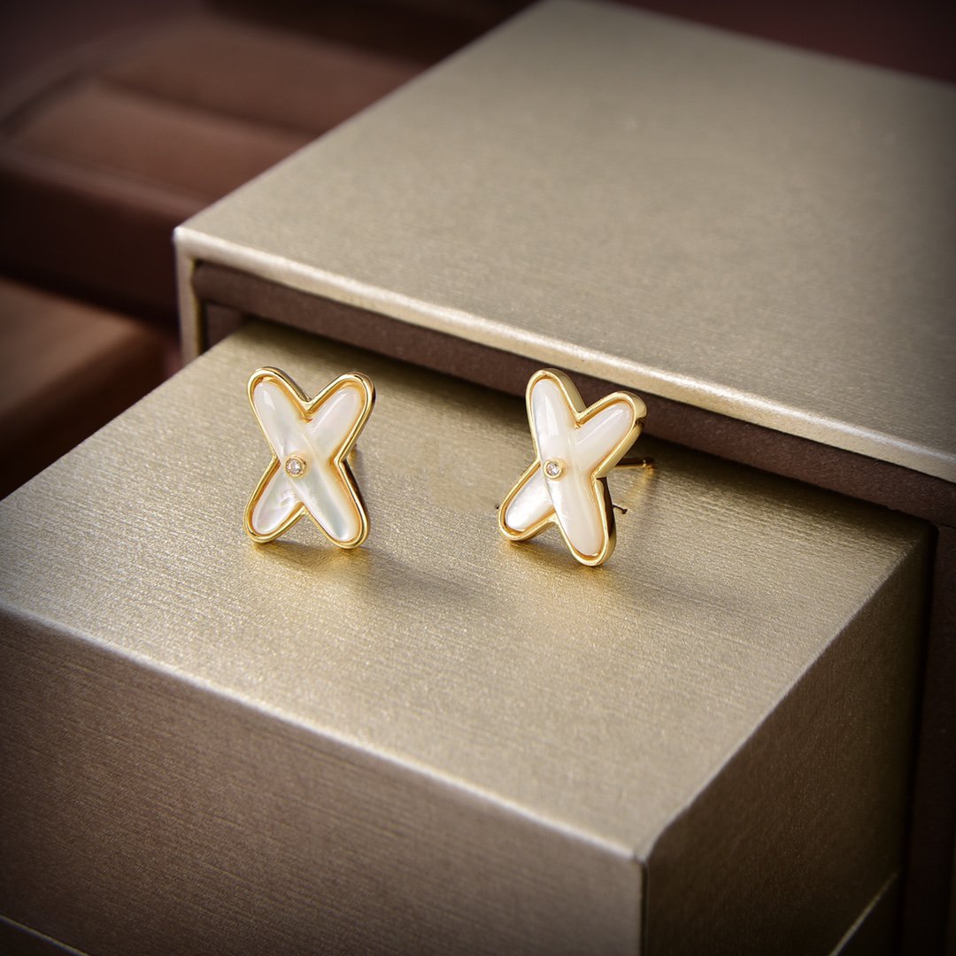 [Glow Muse]BOUCLES D'OREILLES EN OR ET NACRE BLANCHE JEUX DE LIENS