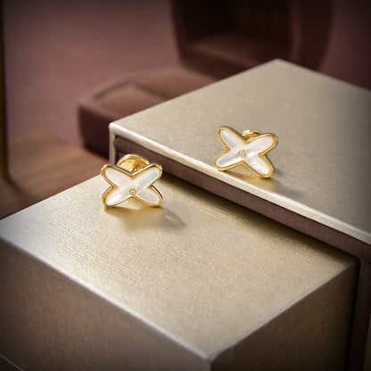 [Glow Muse]BOUCLES D'OREILLES EN OR ET NACRE BLANCHE JEUX DE LIENS