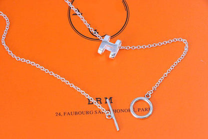 [Glow Muse]COLLIER HM SÉRIE OVALE LETTRE H